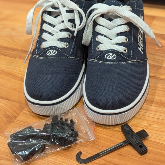 Heelys Wheeled Shoe - Picture 4 of 6